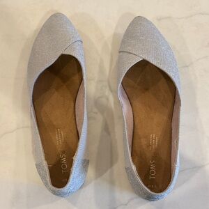 TOMS Women's Light Gray Textured Flats